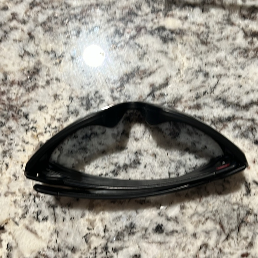 Men’s Oakley sunglasses - Picture 8 of 10